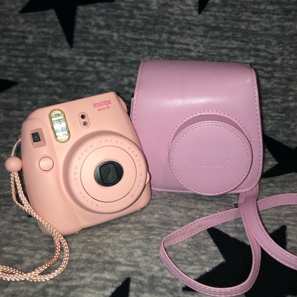 Pink Polaroid camera with the case to match - Picture 1 of 2